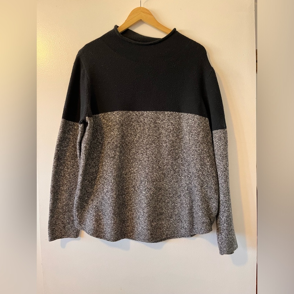 Black and Gray Old Navy Mock Neck Sweater size large